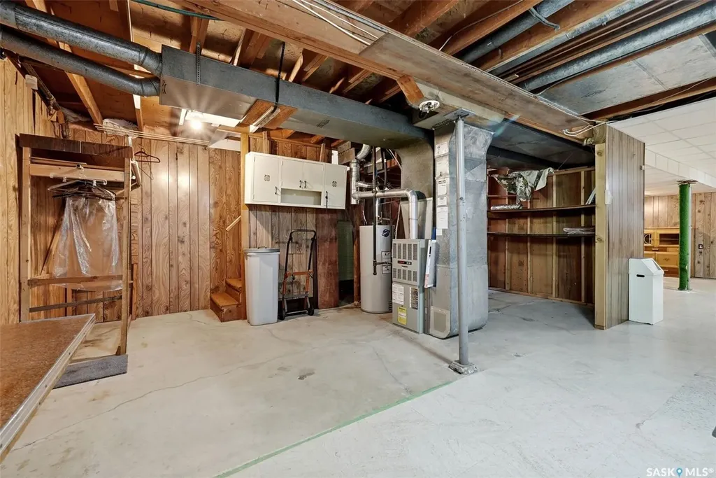 273 Angus Street Regina SK S4R 3K5
