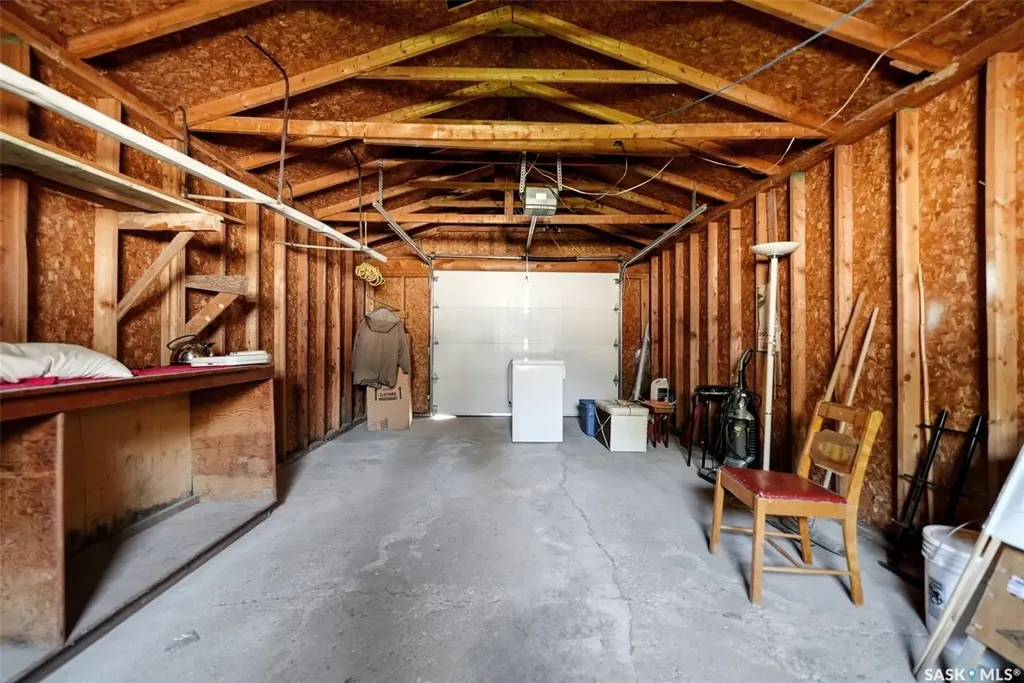 273 Angus Street Regina SK S4R 3K5