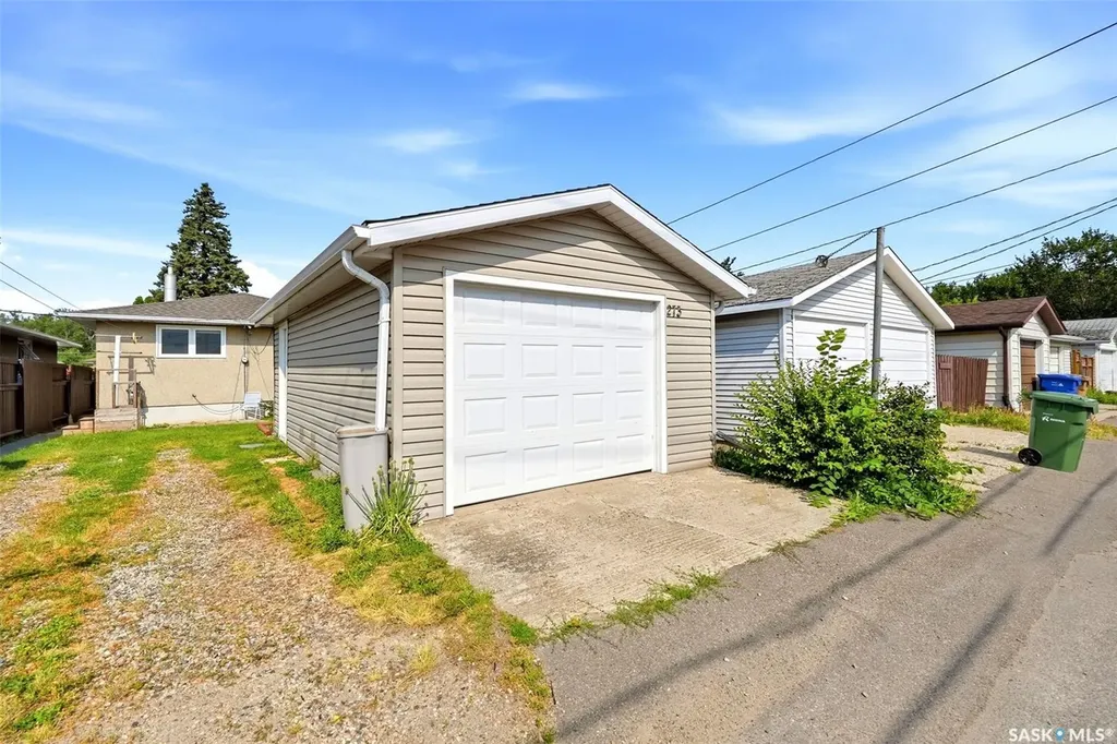 273 Angus Street Regina SK S4R 3K5