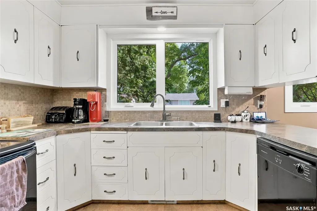 2309 Easthill Saskatoon SK S7J 3E4