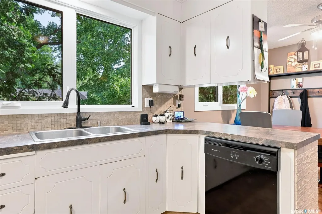 2309 Easthill Saskatoon SK S7J 3E4