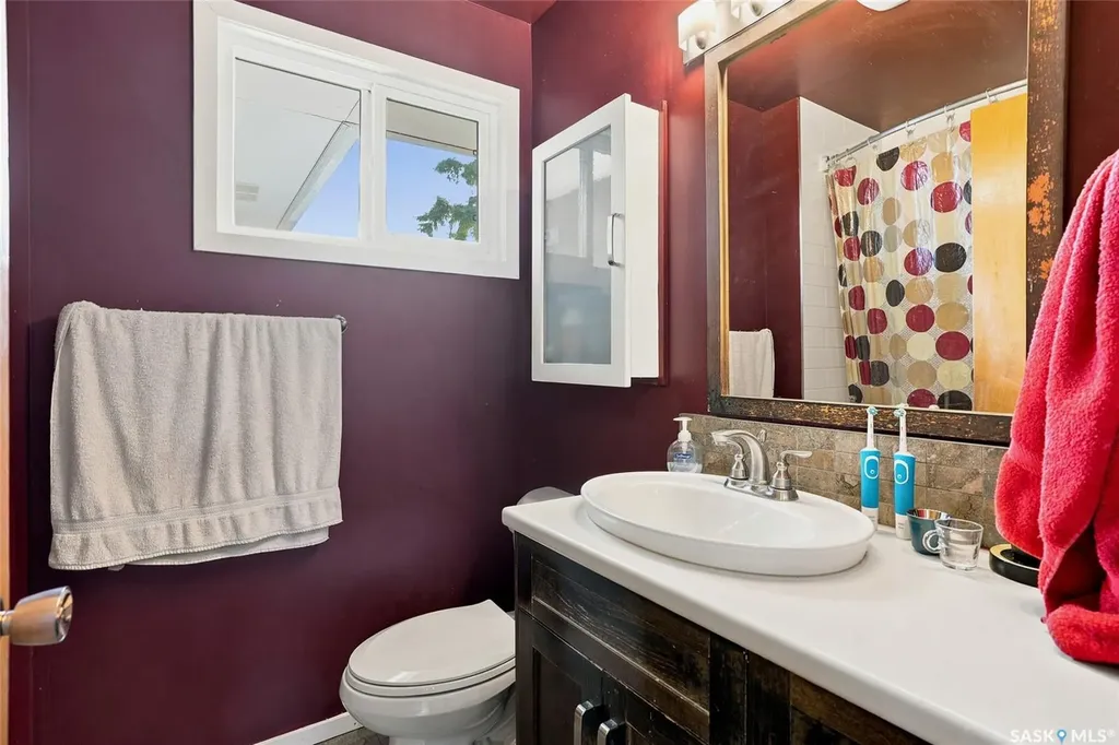 2309 Easthill Saskatoon SK S7J 3E4