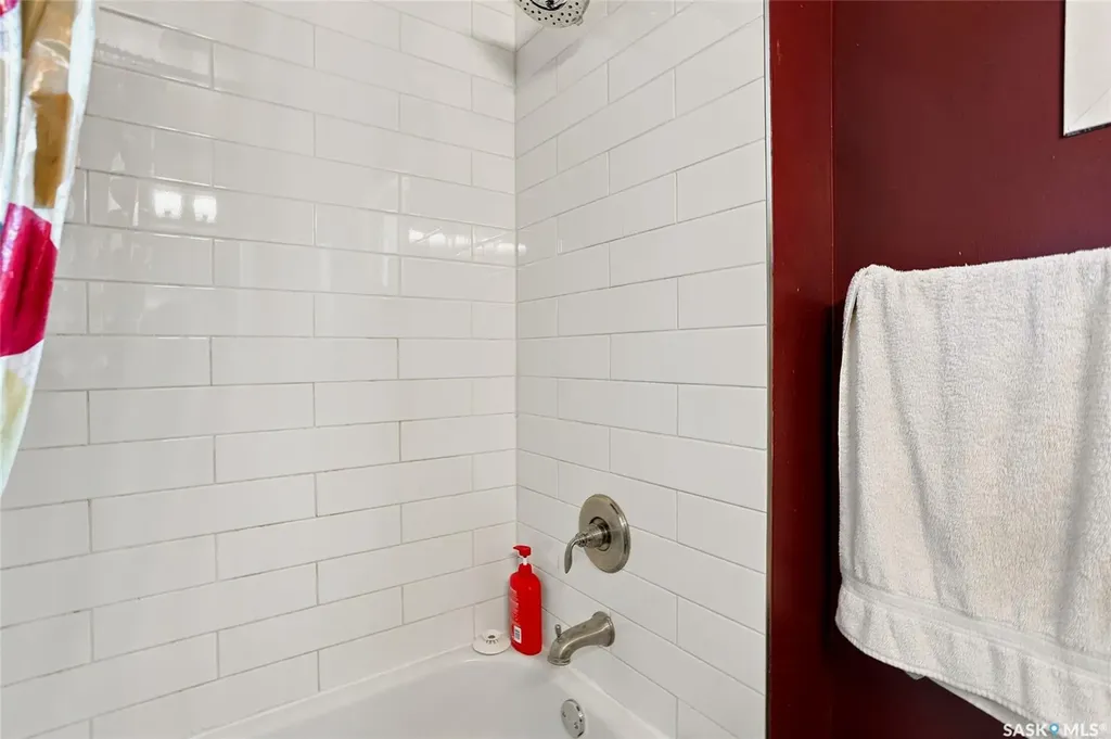 2309 Easthill Saskatoon SK S7J 3E4