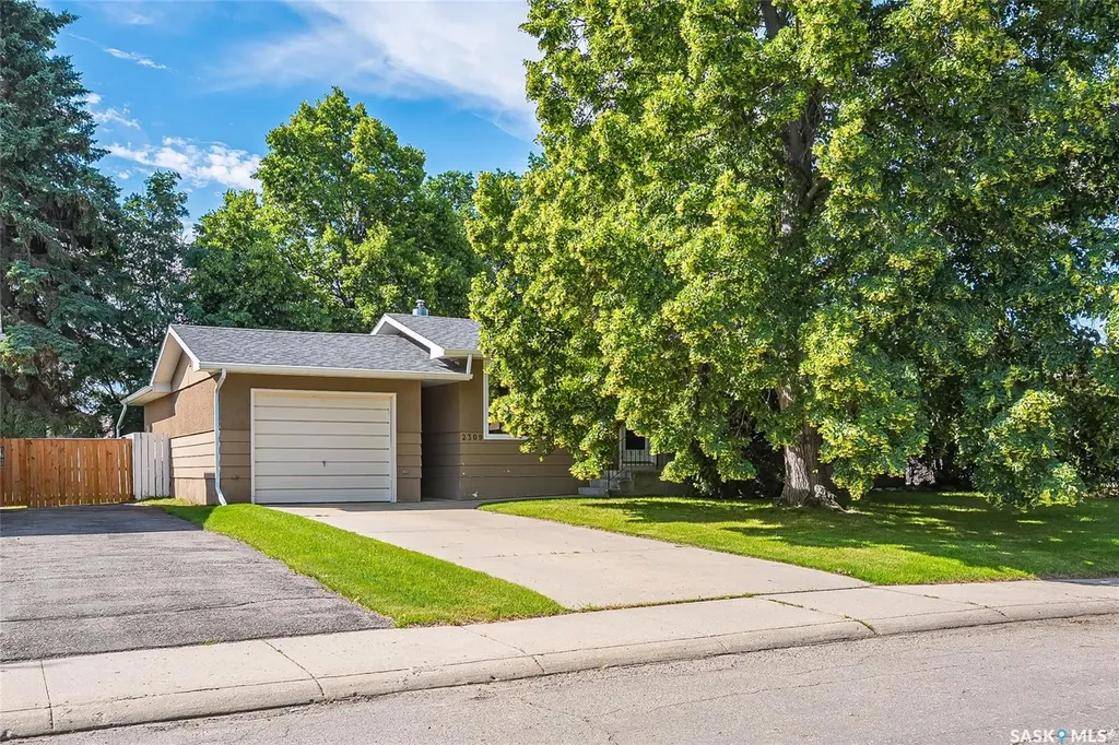 2309 Easthill Saskatoon SK S7J 3E4