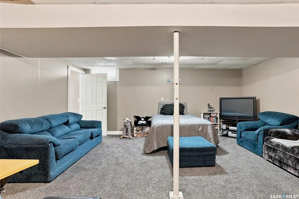 2309 Easthill Saskatoon SK S7J 3E4