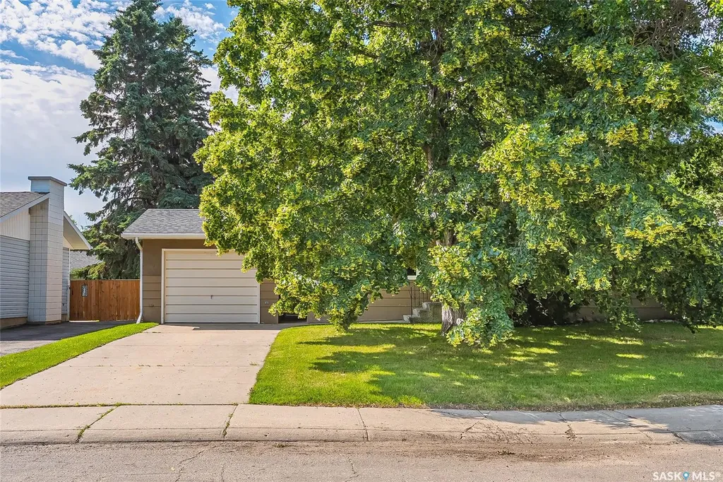 2309 Easthill Saskatoon SK S7J 3E4