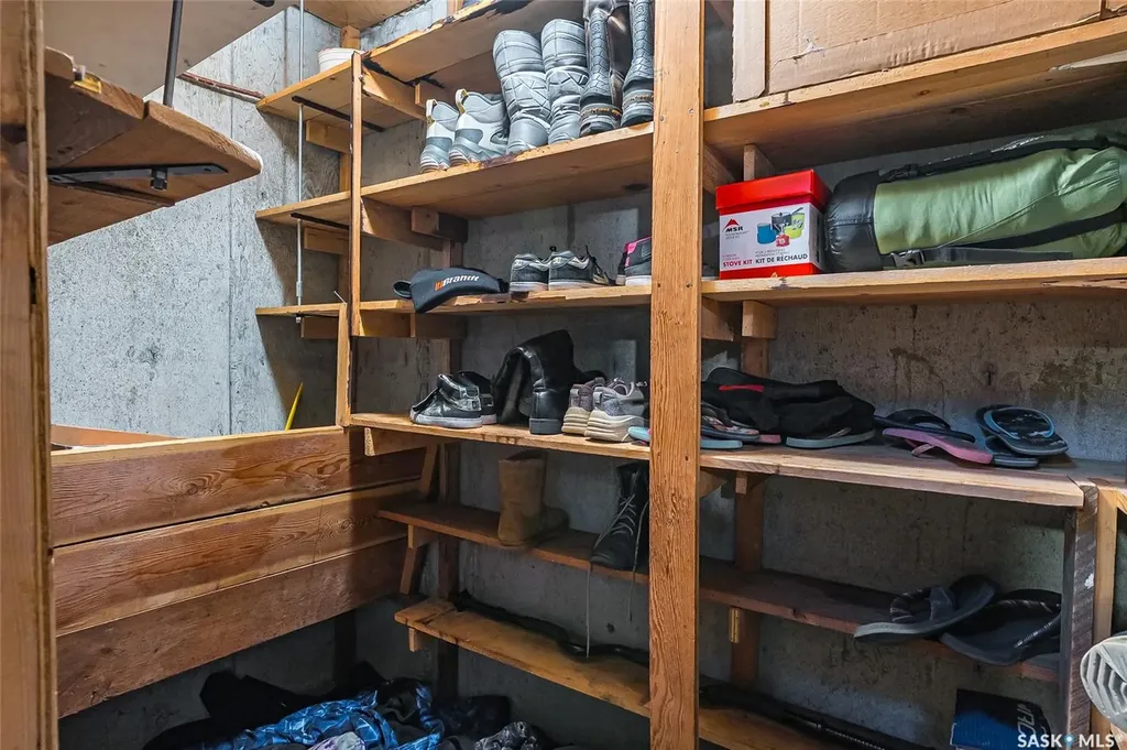 2309 Easthill Saskatoon SK S7J 3E4