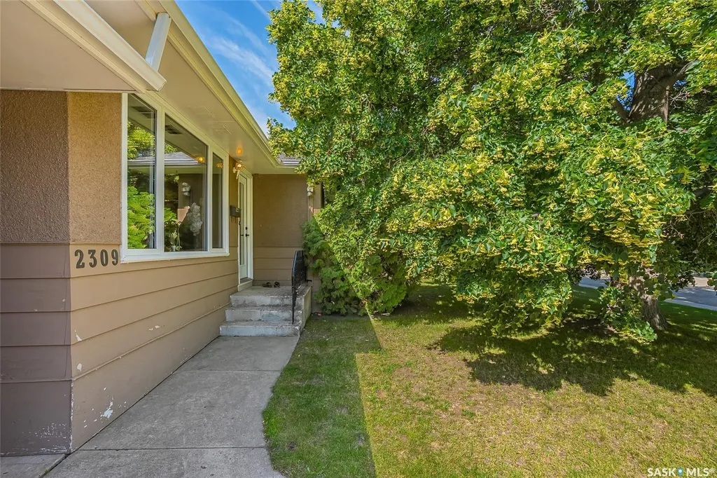 2309 Easthill Saskatoon SK S7J 3E4