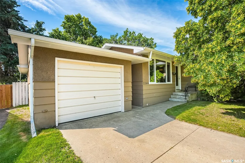 2309 Easthill Saskatoon SK S7J 3E4