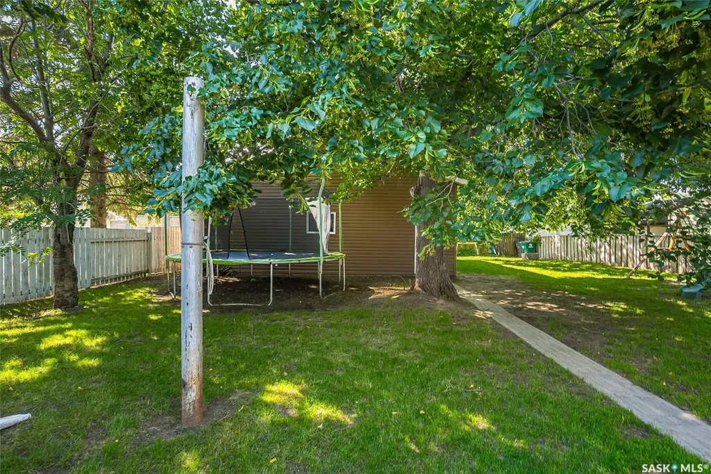 2309 Easthill Saskatoon SK S7J 3E4