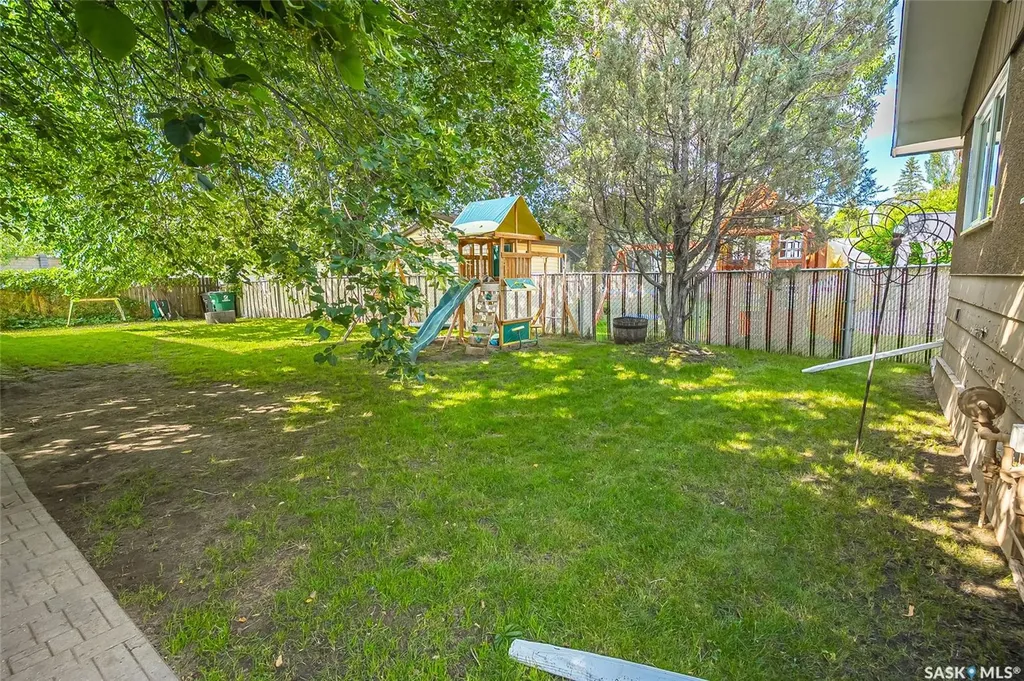 2309 Easthill Saskatoon SK S7J 3E4