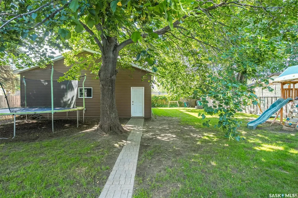 2309 Easthill Saskatoon SK S7J 3E4