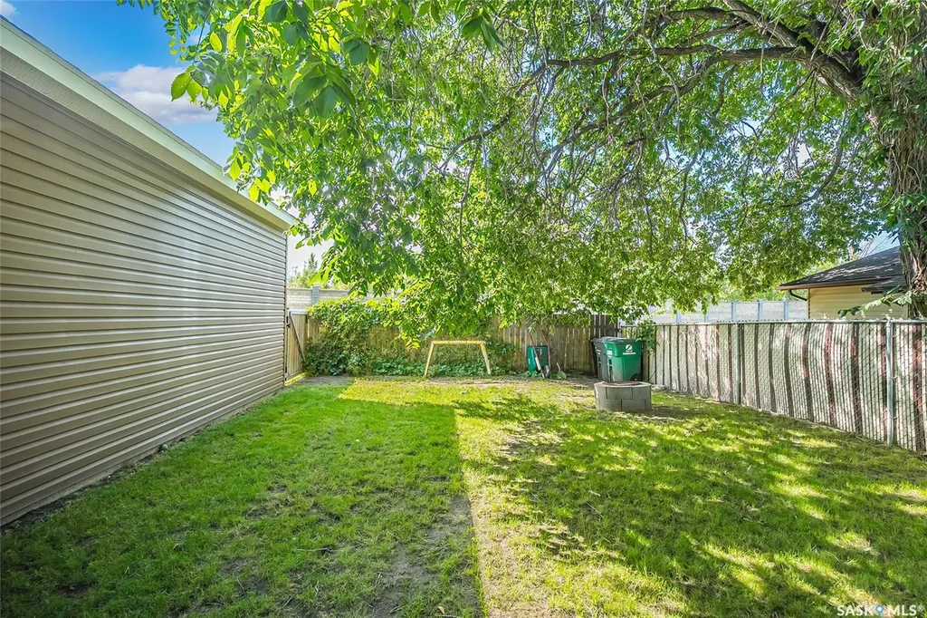 2309 Easthill Saskatoon SK S7J 3E4