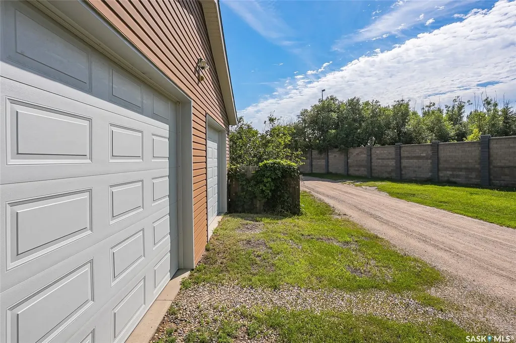 2309 Easthill Saskatoon SK S7J 3E4