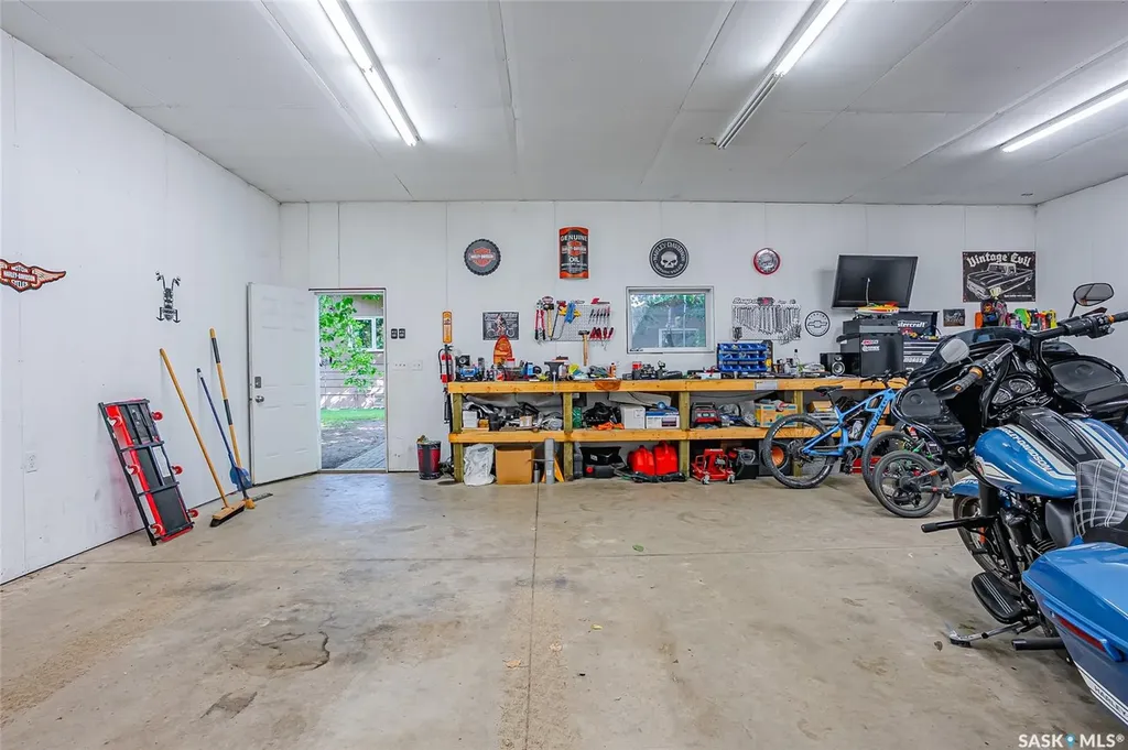 2309 Easthill Saskatoon SK S7J 3E4