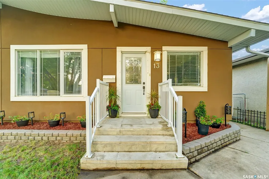 13 Carleton Drive Saskatoon SK S7H 3N7