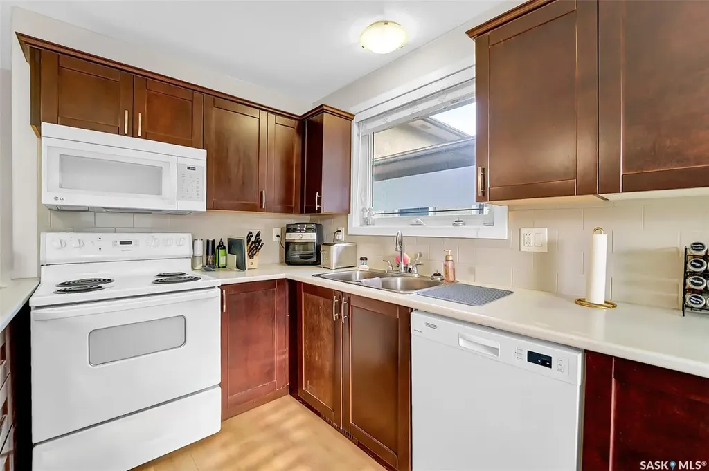 13 Carleton Drive Saskatoon SK S7H 3N7
