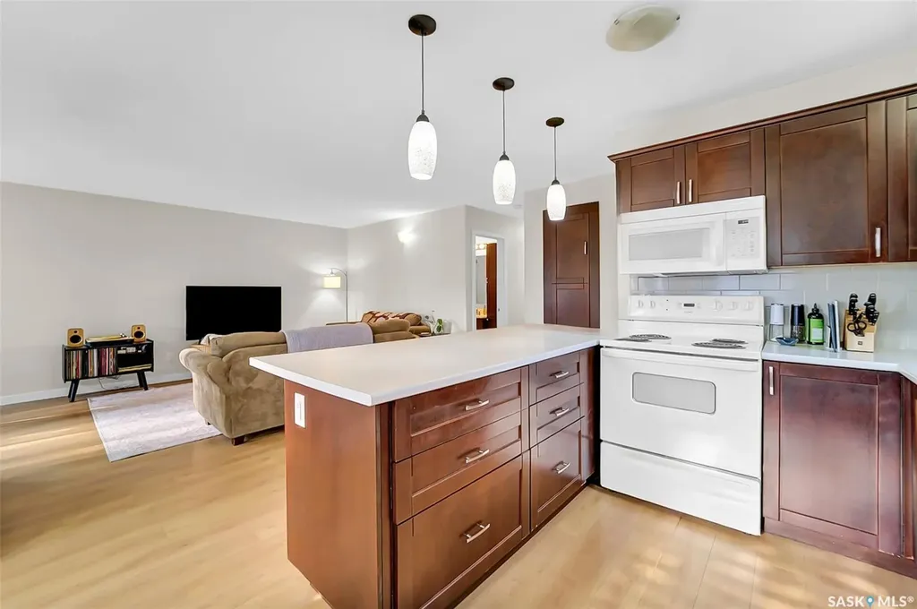 13 Carleton Drive Saskatoon SK S7H 3N7