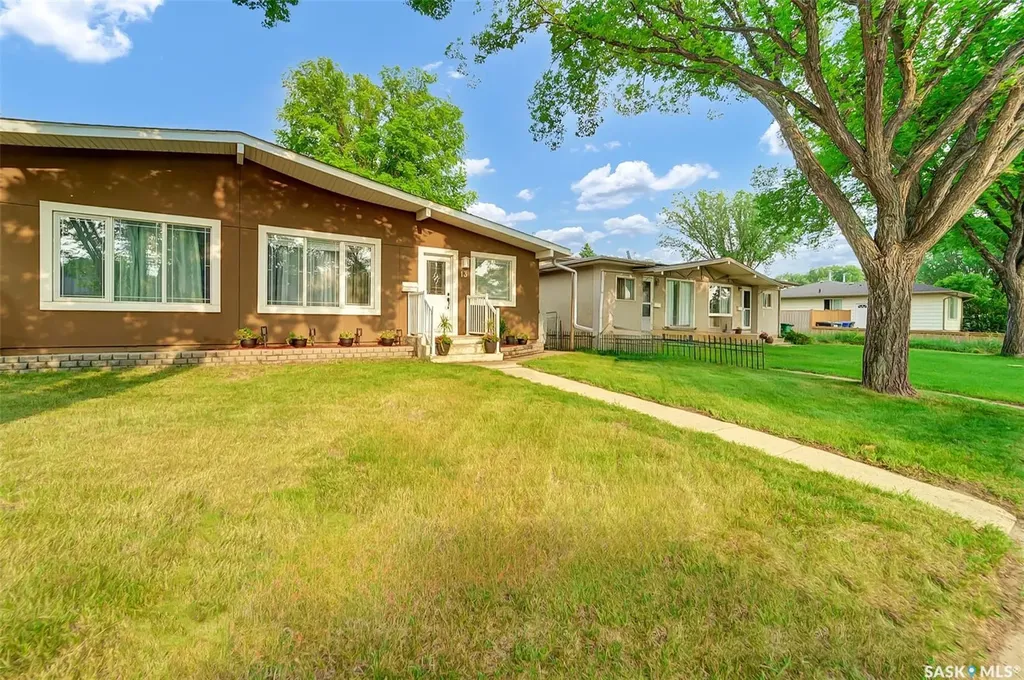 13 Carleton Drive Saskatoon SK S7H 3N7