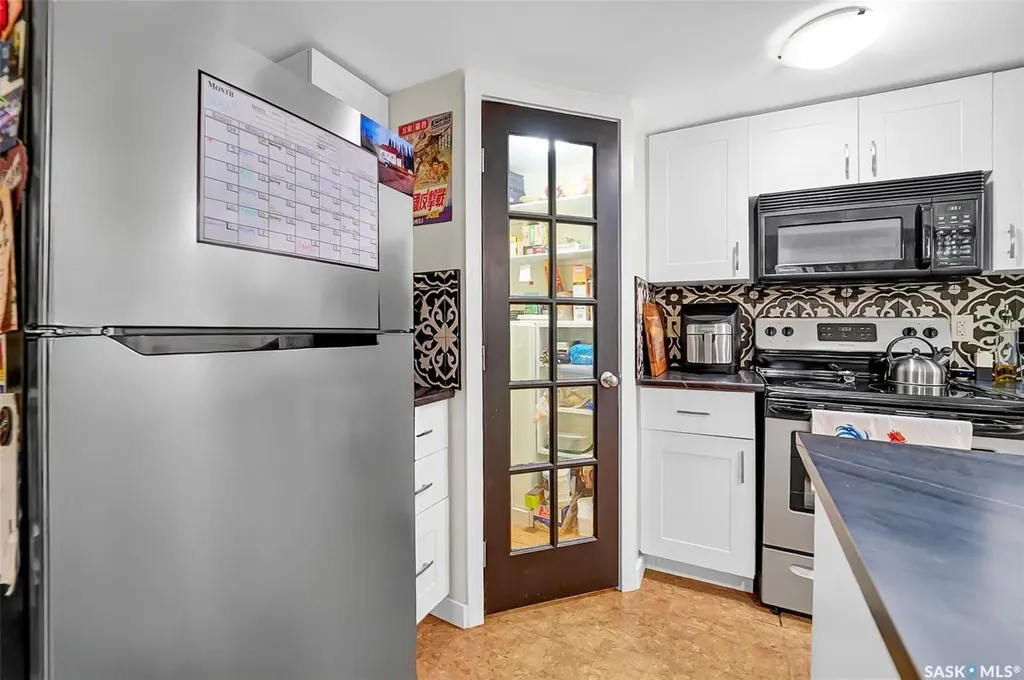 13 Carleton Drive Saskatoon SK S7H 3N7