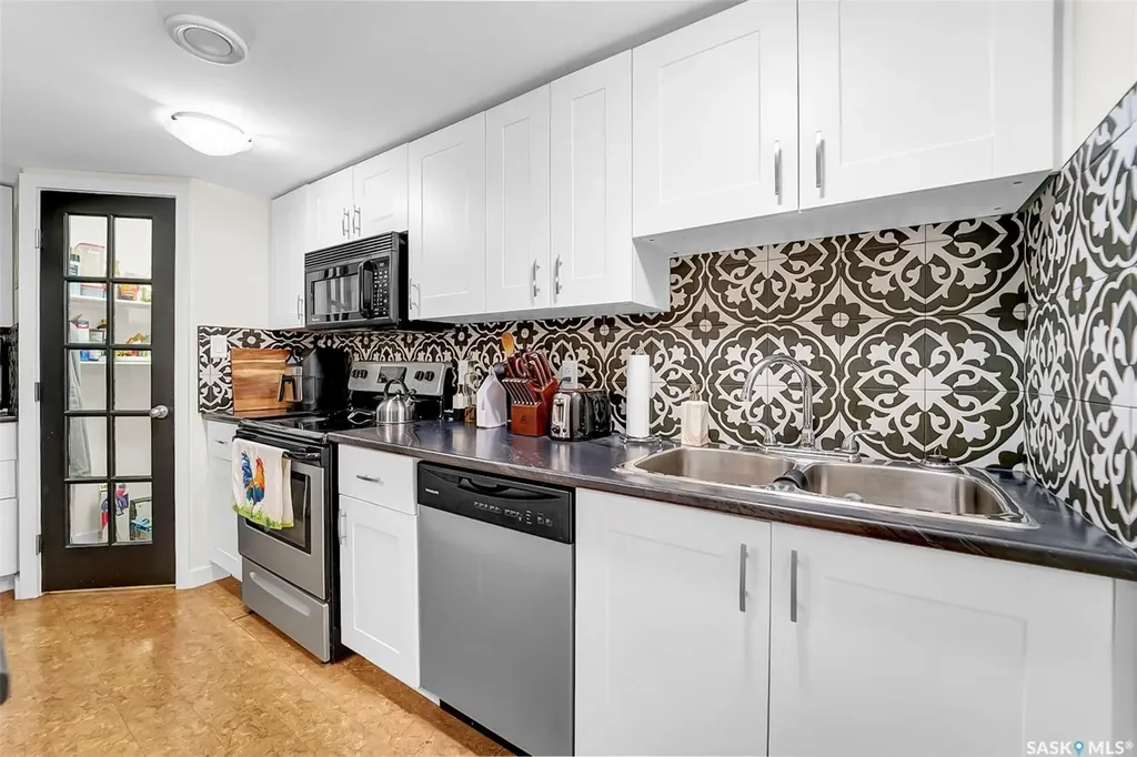 13 Carleton Drive Saskatoon SK S7H 3N7