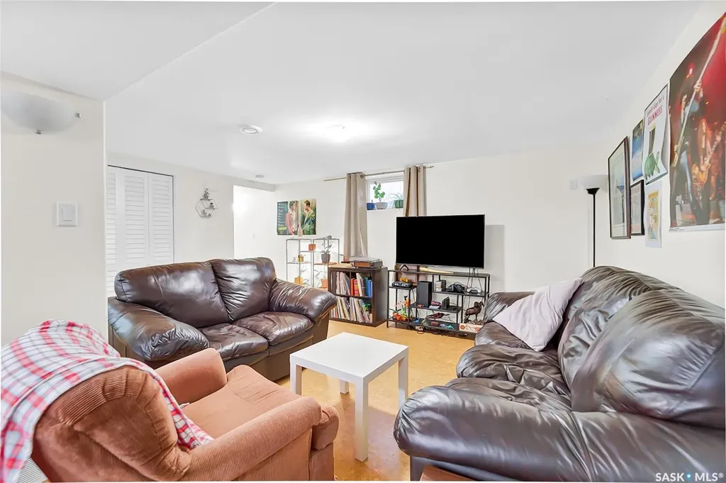 13 Carleton Drive Saskatoon SK S7H 3N7