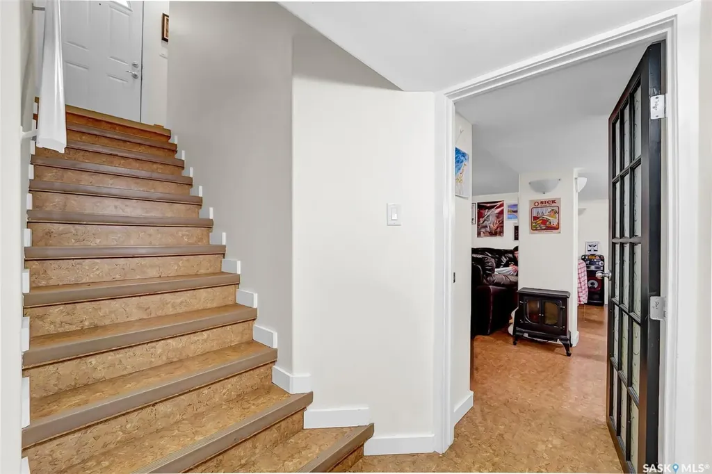 13 Carleton Drive Saskatoon SK S7H 3N7