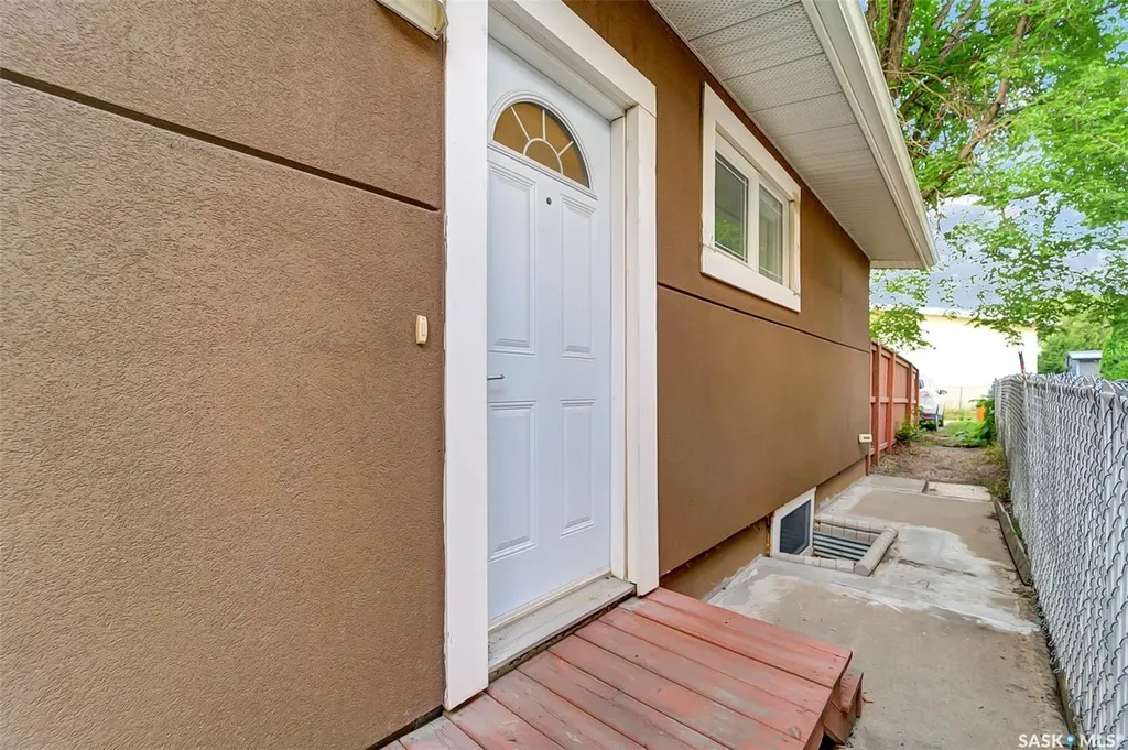 13 Carleton Drive Saskatoon SK S7H 3N7