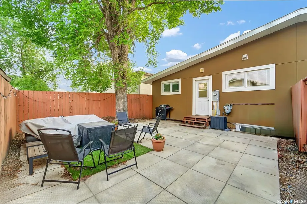 13 Carleton Drive Saskatoon SK S7H 3N7