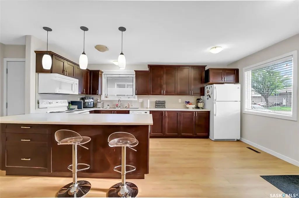 13 Carleton Drive Saskatoon SK S7H 3N7