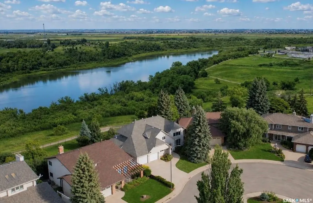 323 Mallin Crescent Saskatoon SK S7K 7X2