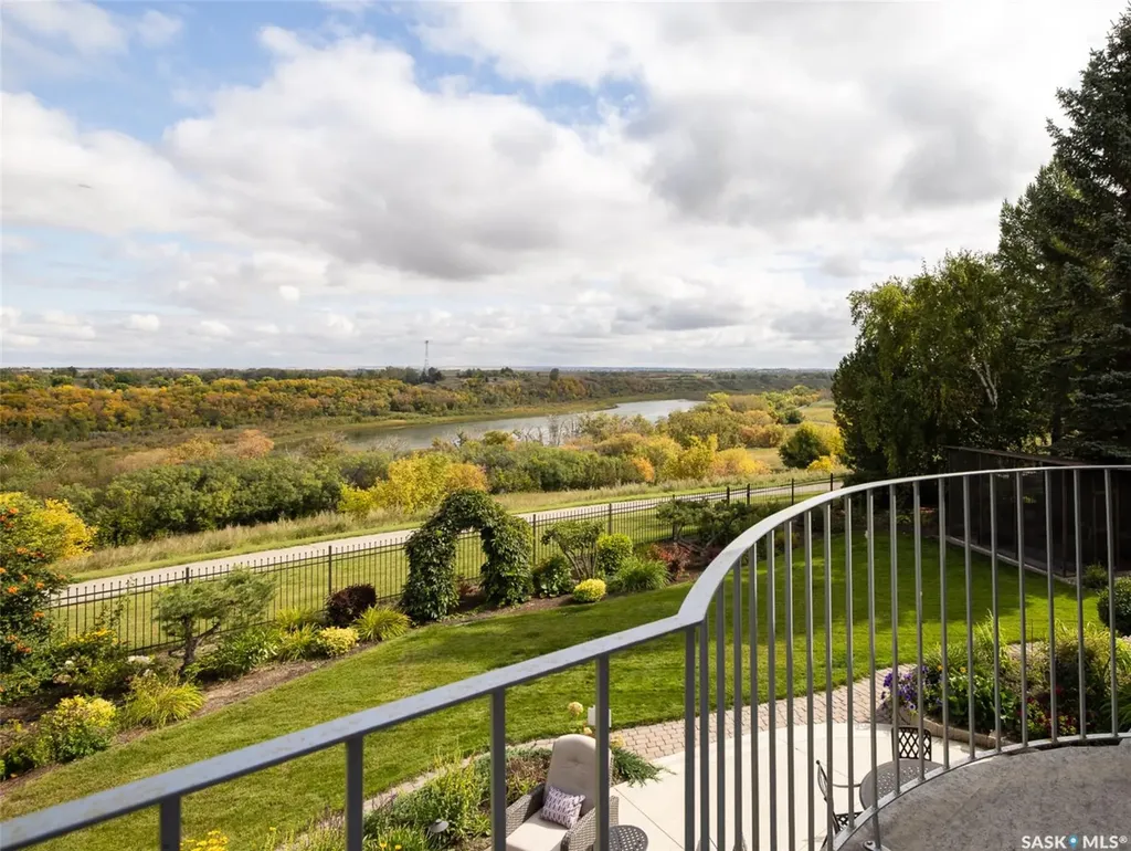 323 Mallin Crescent Saskatoon SK S7K 7X2