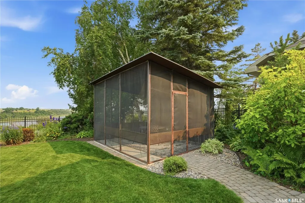 323 Mallin Crescent Saskatoon SK S7K 7X2