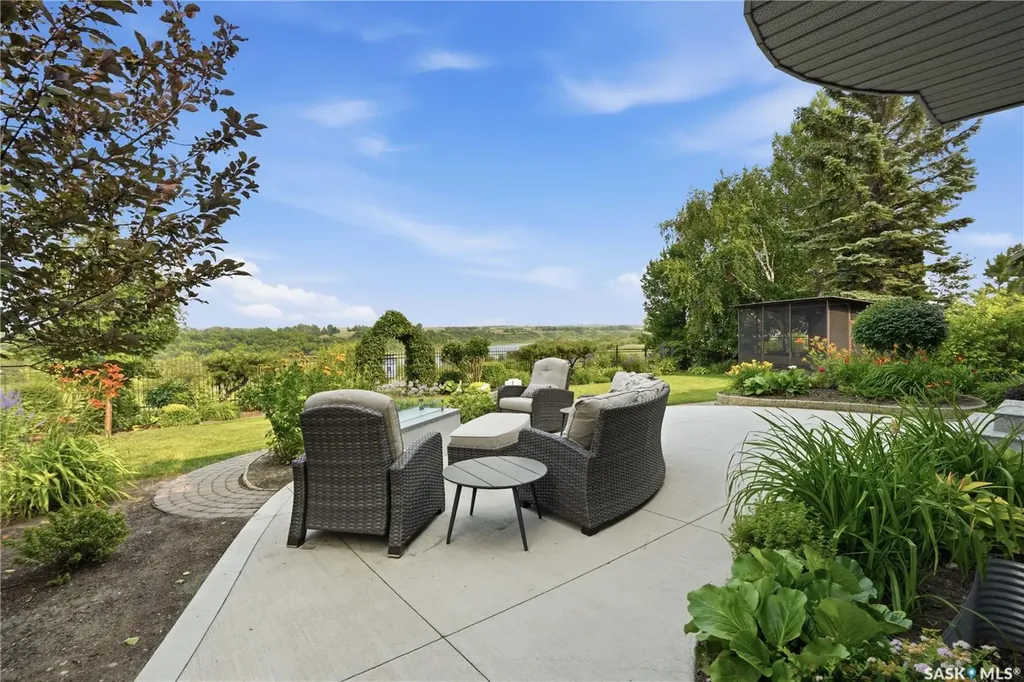 323 Mallin Crescent Saskatoon SK S7K 7X2