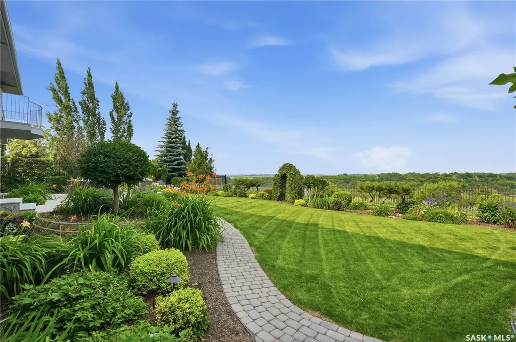 323 Mallin Crescent Saskatoon SK S7K 7X2