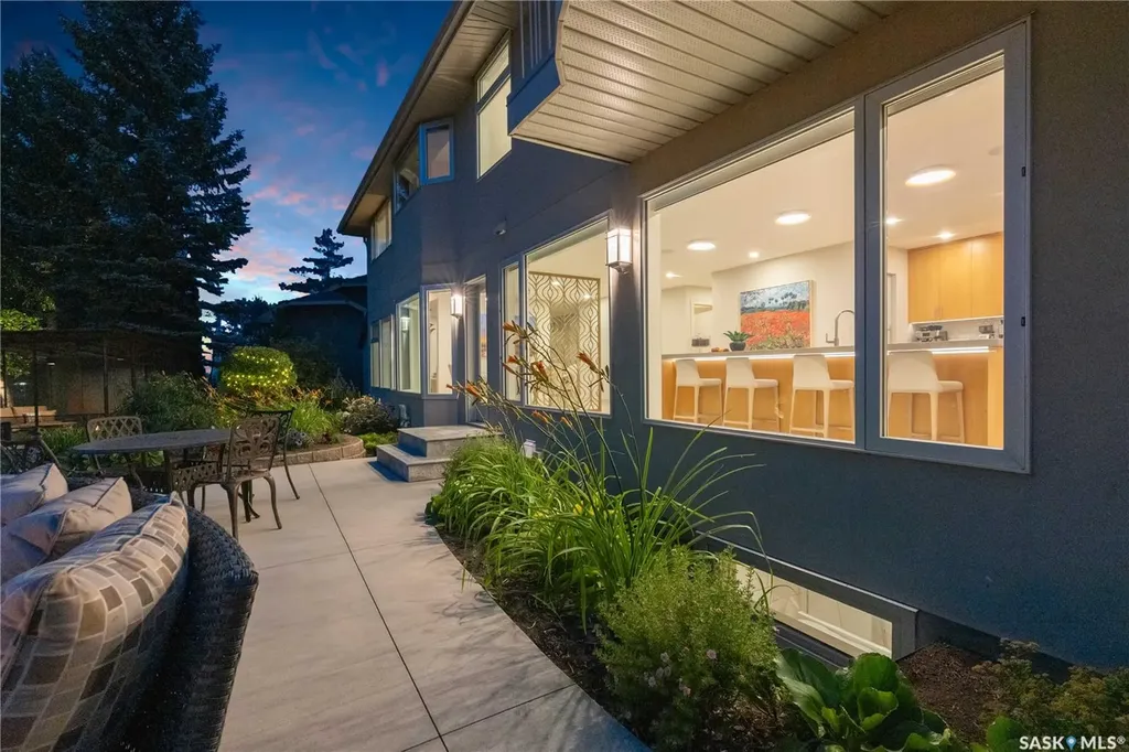 323 Mallin Crescent Saskatoon SK S7K 7X2
