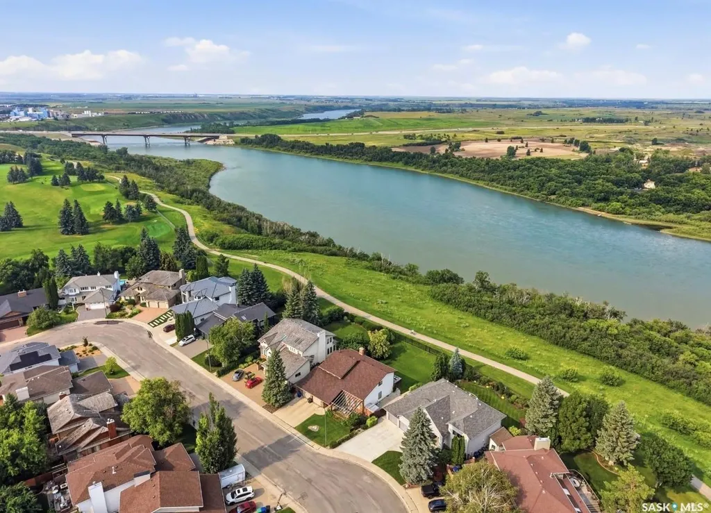 323 Mallin Crescent Saskatoon SK S7K 7X2