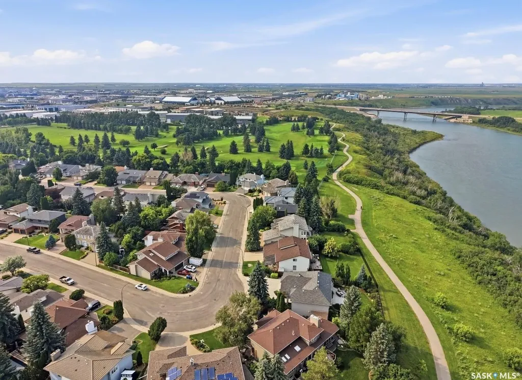 323 Mallin Crescent Saskatoon SK S7K 7X2