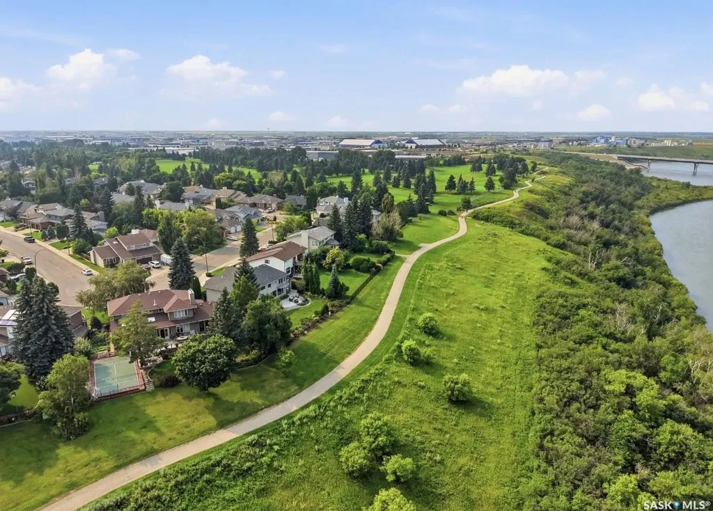323 Mallin Crescent Saskatoon SK S7K 7X2
