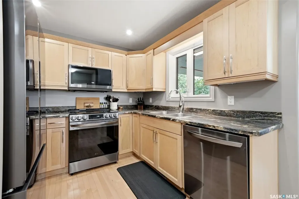 1548 Maple Hill Crescent N Regina SK S4X 0E8