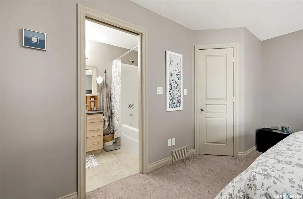 1548 Maple Hill Crescent N Regina SK S4X 0E8