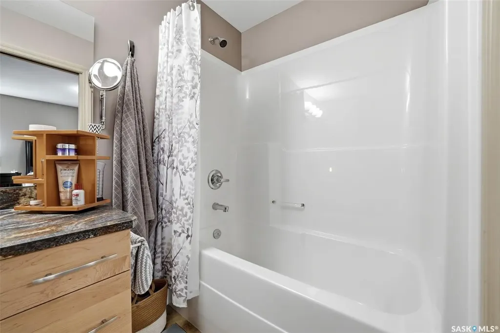 1548 Maple Hill Crescent N Regina SK S4X 0E8