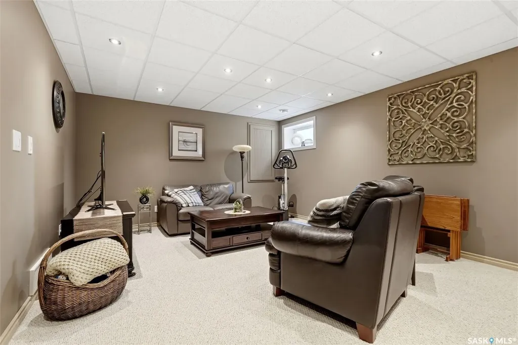 1548 Maple Hill Crescent N Regina SK S4X 0E8