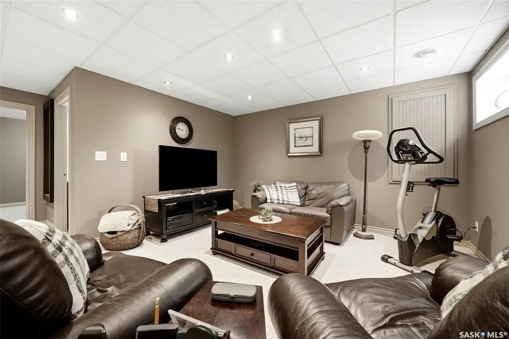 1548 Maple Hill Crescent N Regina SK S4X 0E8