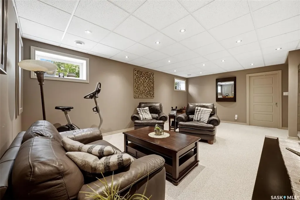 1548 Maple Hill Crescent N Regina SK S4X 0E8