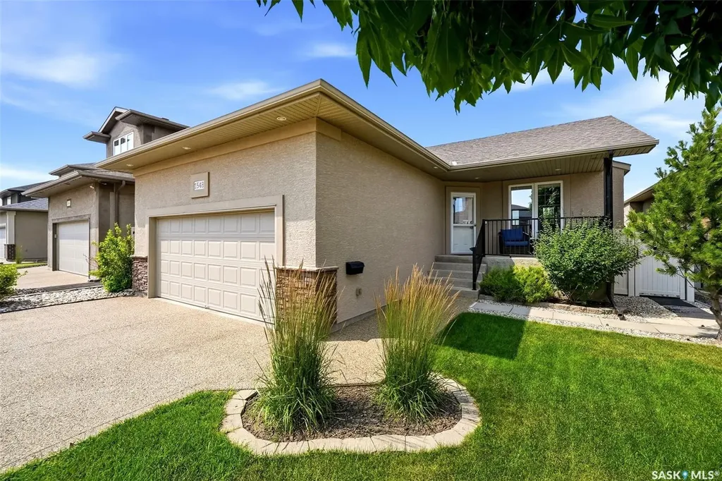 1548 Maple Hill Crescent N Regina SK S4X 0E8