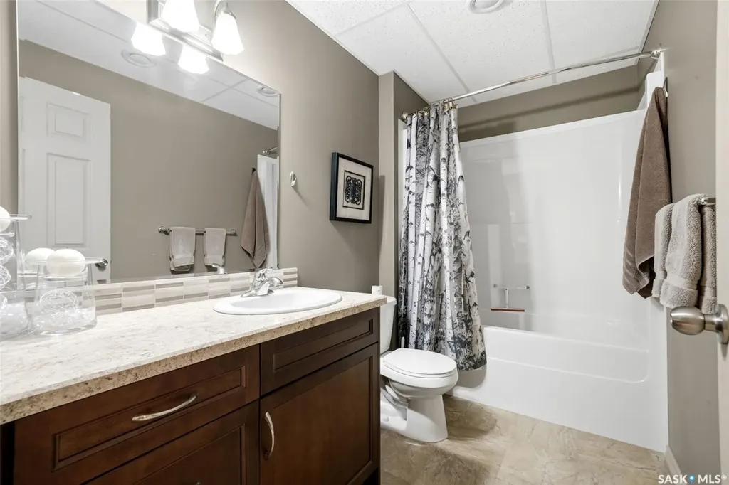 1548 Maple Hill Crescent N Regina SK S4X 0E8