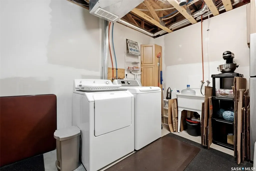 1548 Maple Hill Crescent N Regina SK S4X 0E8