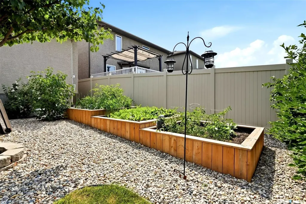 1548 Maple Hill Crescent N Regina SK S4X 0E8