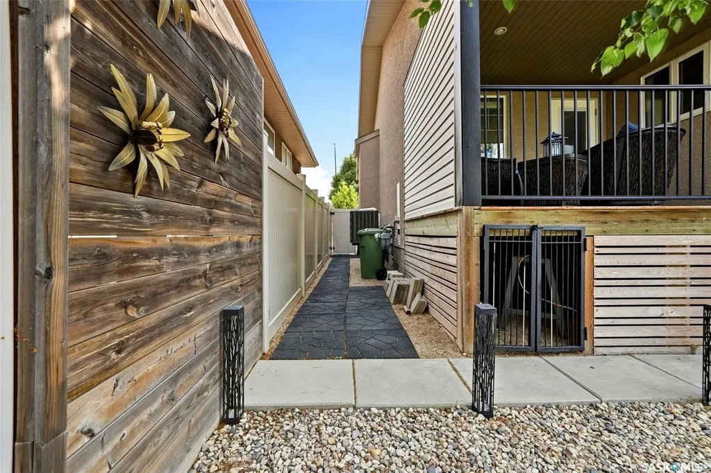 1548 Maple Hill Crescent N Regina SK S4X 0E8